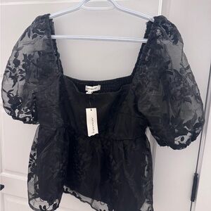 Francesca’s Black Sheer Floral Puff Sleeve Babydoll Top – NWT – Size M